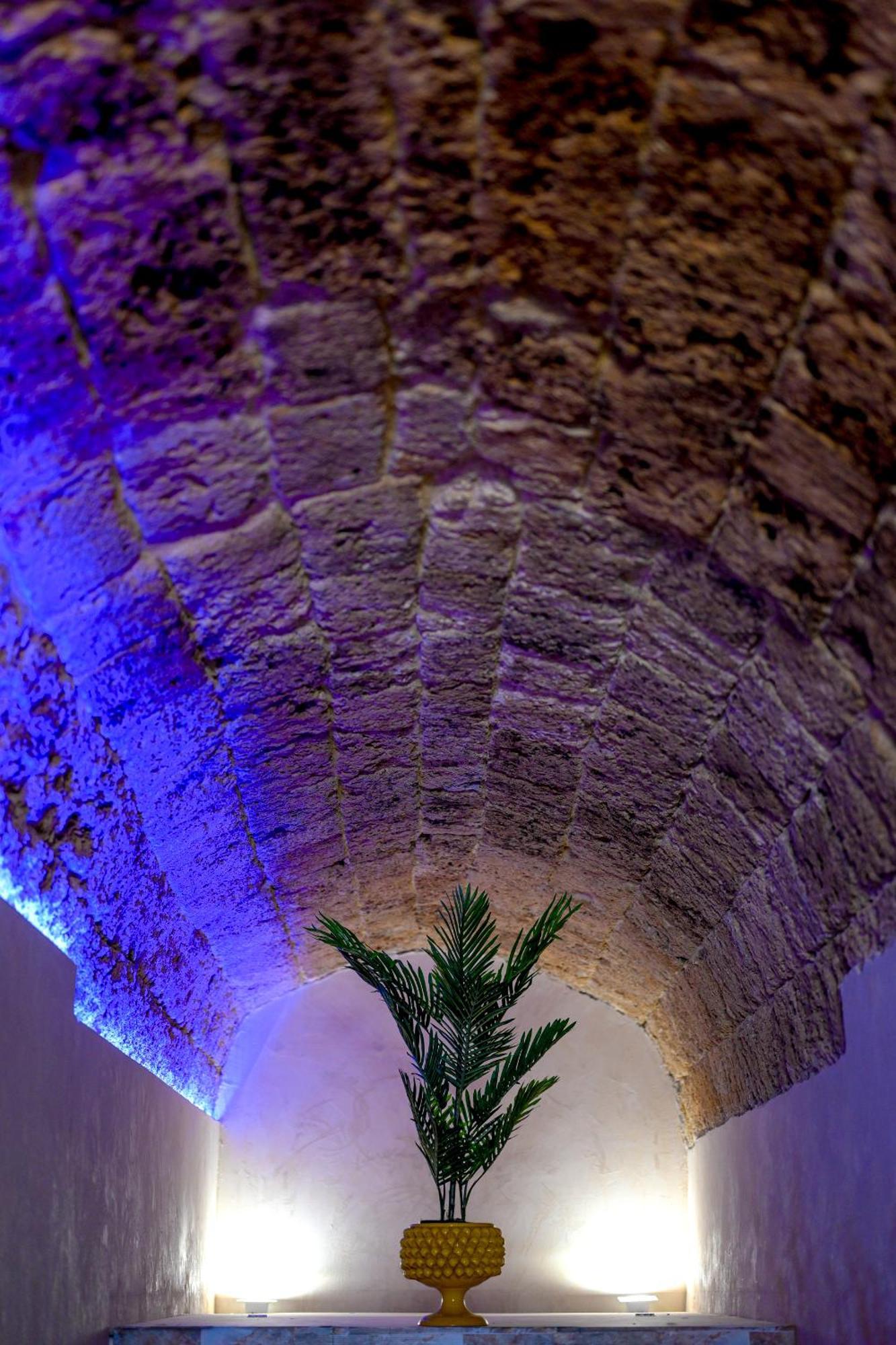 La Grotta, Luxury & Holiday home