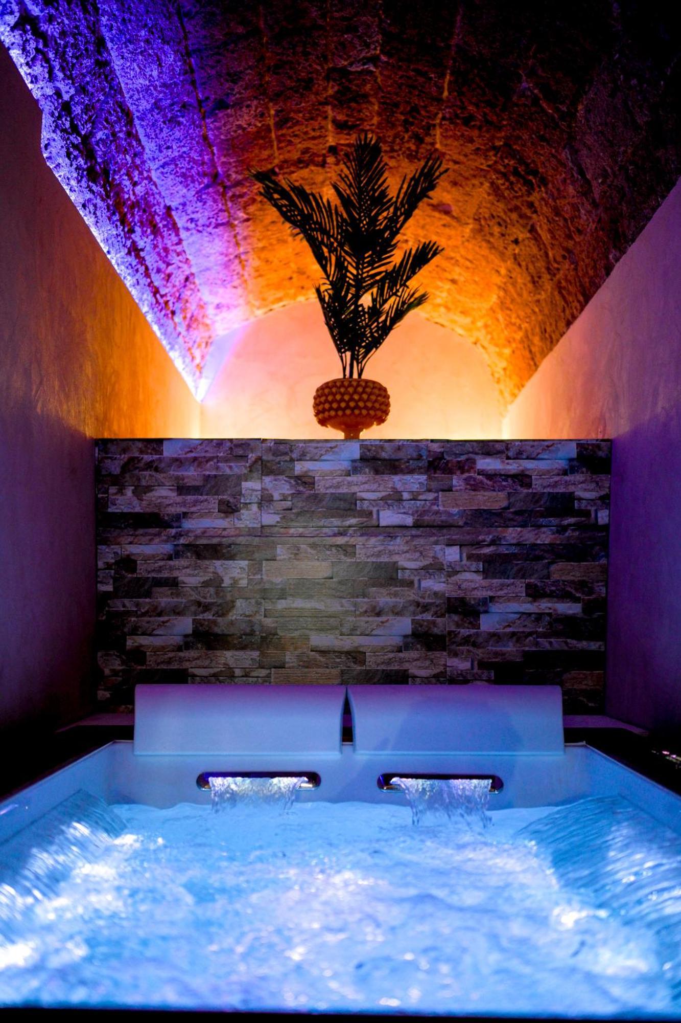 La Grotta, Luxury & Noto